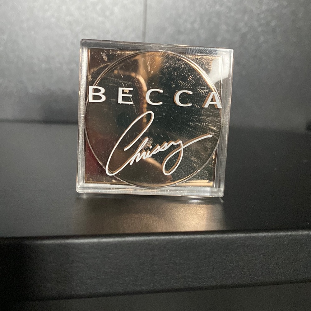 Becca X Chrissy loose highlighter
